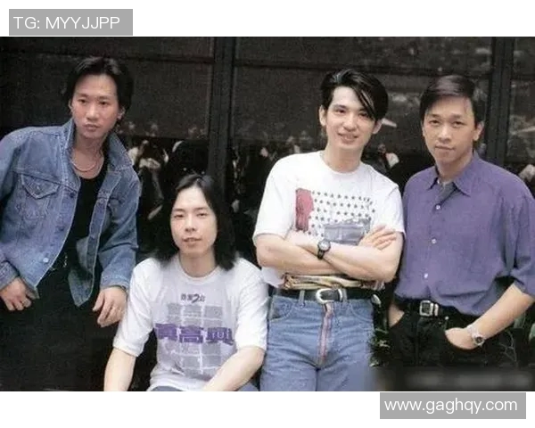 黄家驹与足球球星偶遇背后的故事：音乐与体育的完美邂逅