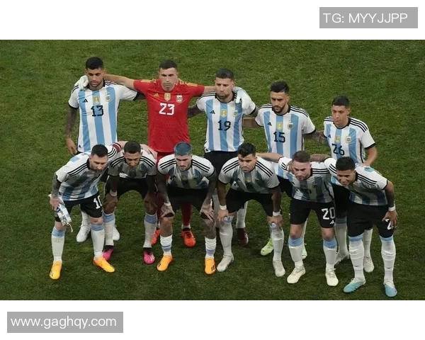 在东京街头偶遇世界足球巨星引发球迷热烈欢呼与难忘回忆 在东京街头偶遇世界足球巨星引发球迷热烈欢呼与难忘回忆